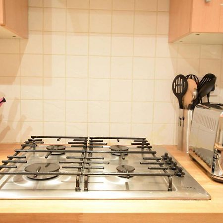 Joivy Classic Apt With Castle Views In Old Town Единбург Екстер'єр фото