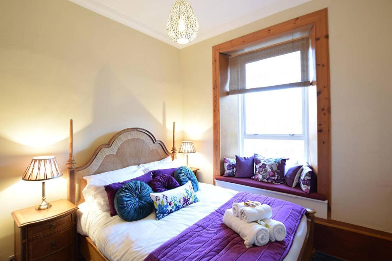 Joivy Classic Apt With Castle Views In Old Town Единбург Екстер'єр фото